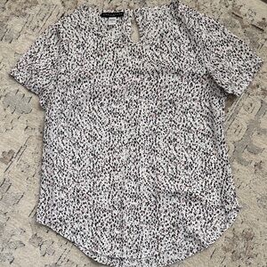 Simply Styled Black and White Patterned Top